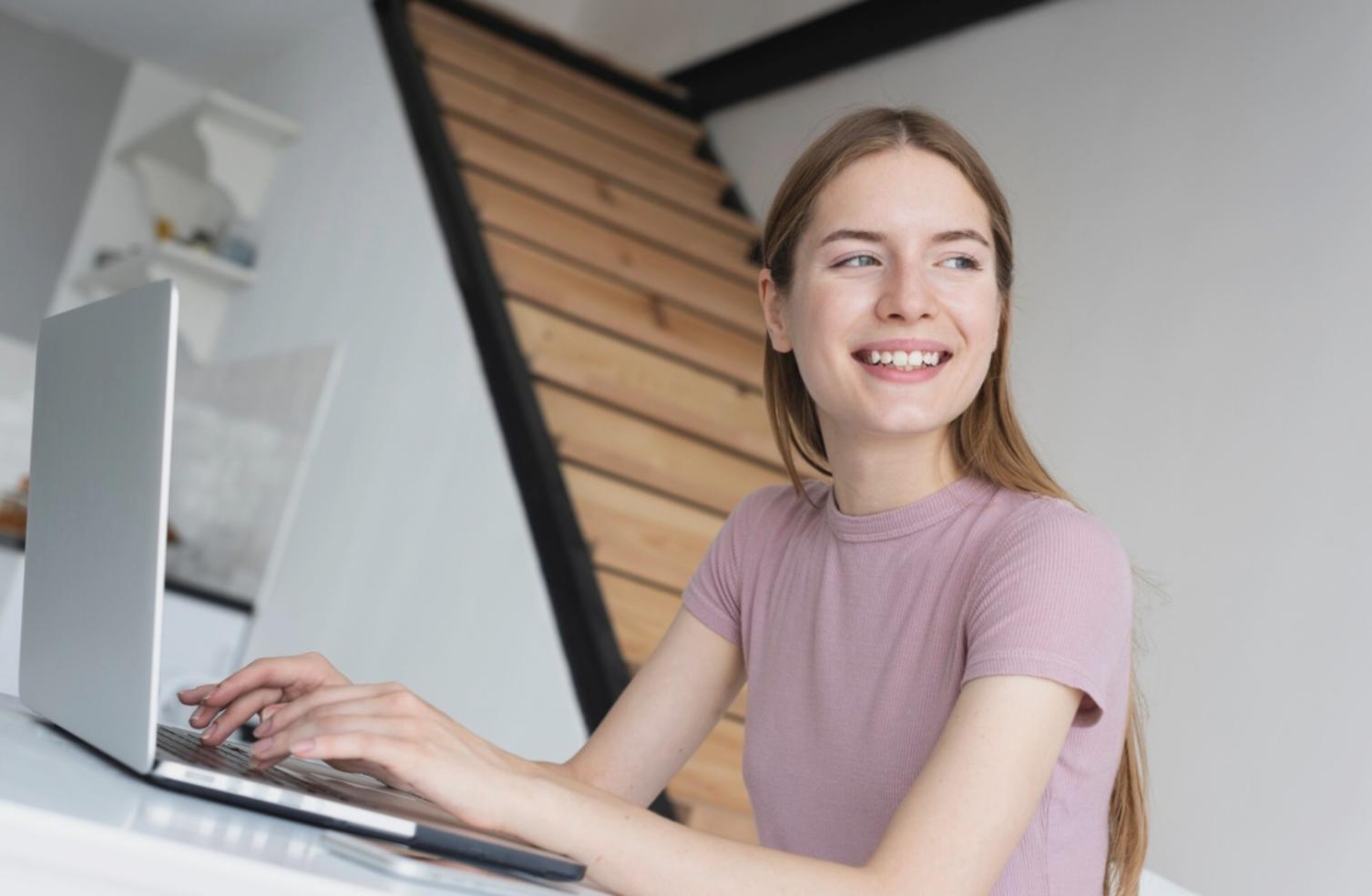 Estudiantes participando en sesión de aprendizaje flexible